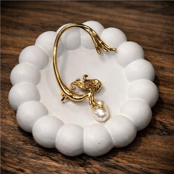 Isla Altın Renk Deniz Kızı Figürlü İnci Detaylı Cuff Küpe